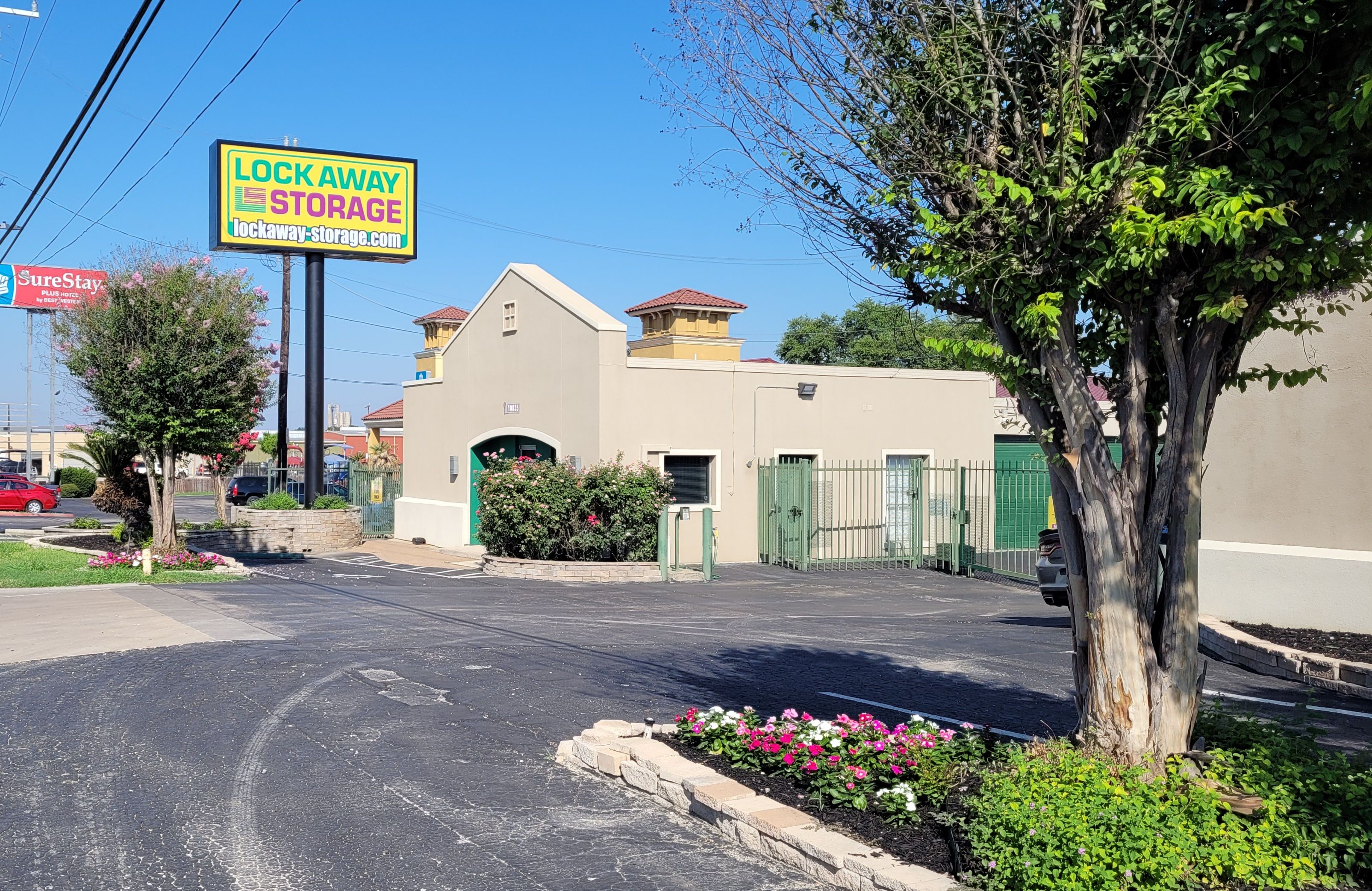 Storage Units in San Antonio, TX 10835 I35 N Lockaway Storage