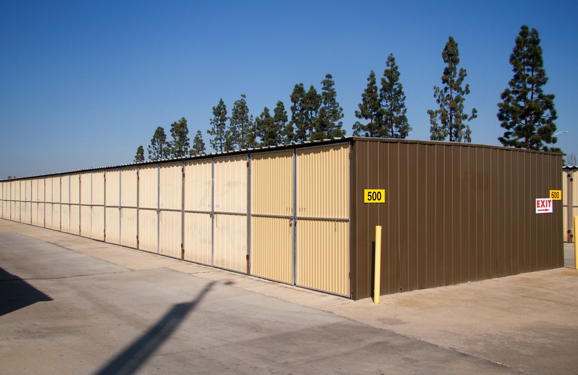 Storage Units in Fresno, CA 3330 E Tulare St Derrel's Mini Storage