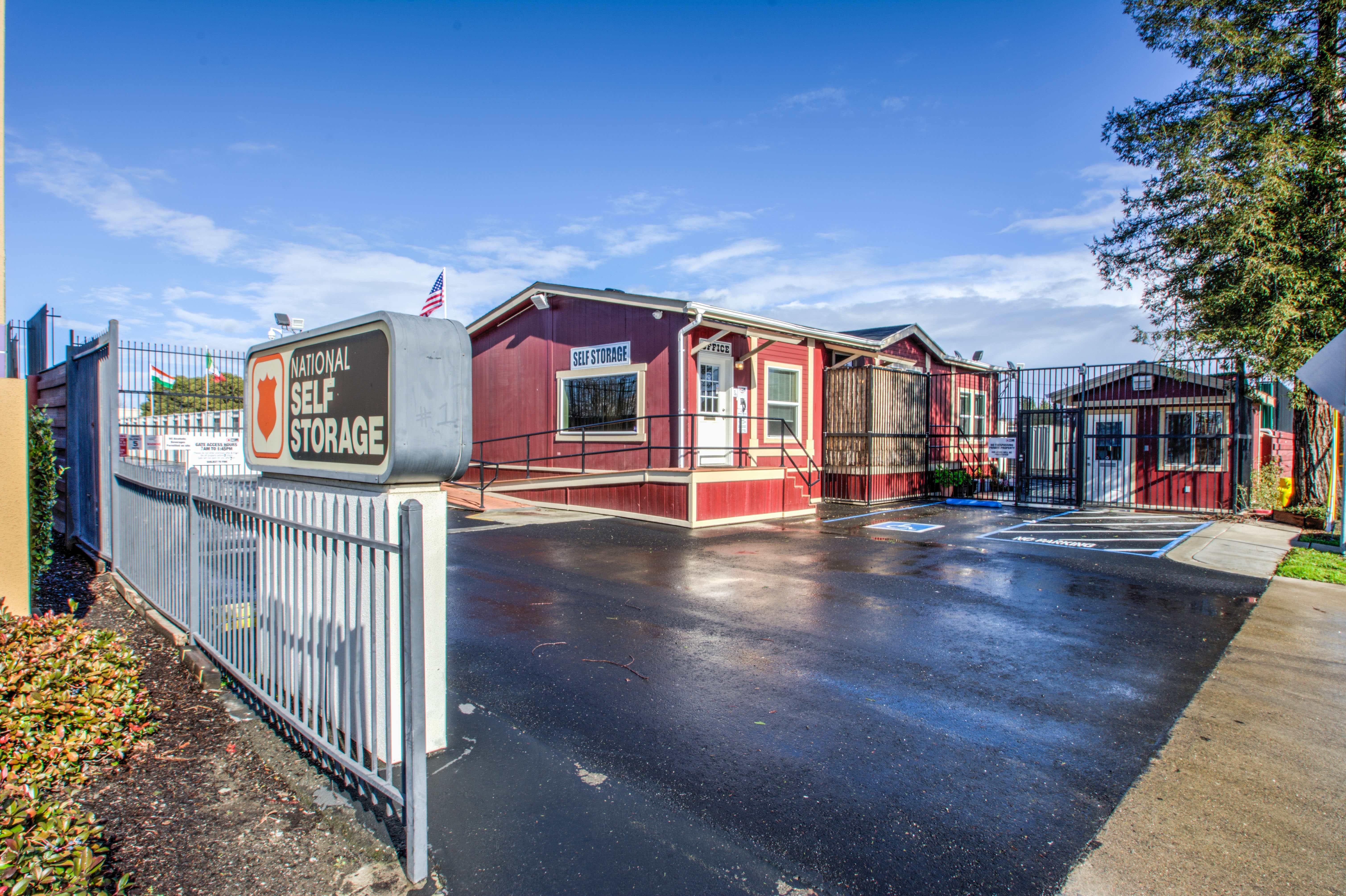 Management Bios | National Self Storage