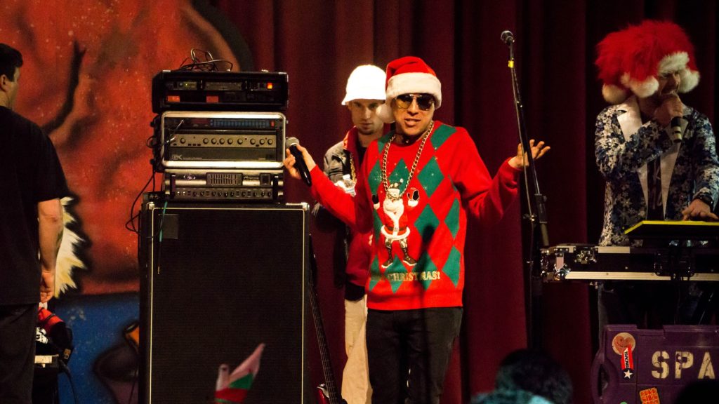 staxup stoarge ugly sweater contest